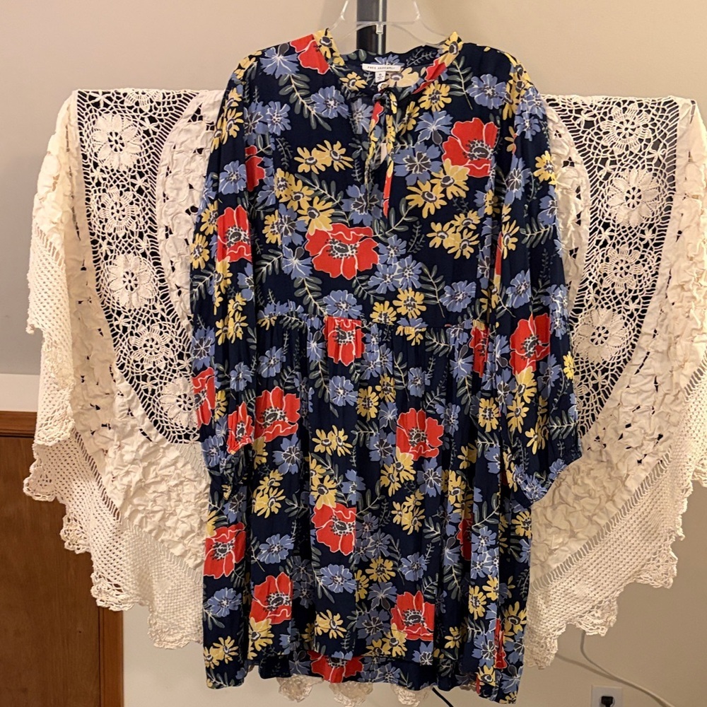Free Assembly Floral Navy Dress with Red and Yellow Accents NWT Size Xl - Picture 1 of 10